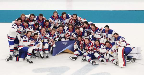 США вперше з 1980 року виграли Олімпіаду з хокею США вперше з 1980 року виграли Олімпіаду з хокею