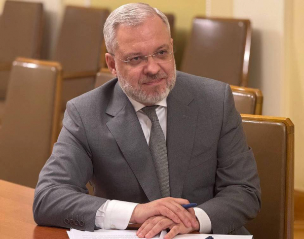 Бабусин гараж, лотереї та Святий Миколай: як політики пояснюють звідки взяли гроші 