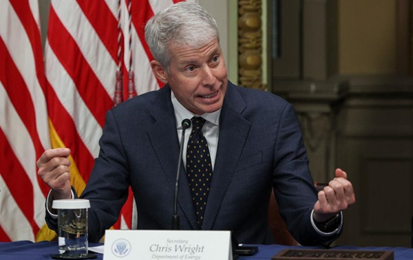 США обещают не снимать санкции с российской нефти