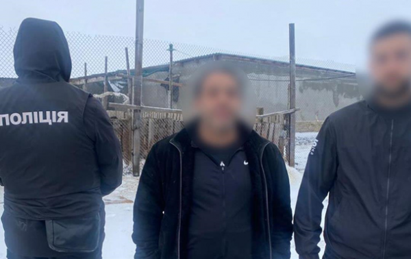 На Одесчине задержали иностранцев, которые продавали поддельные доллары