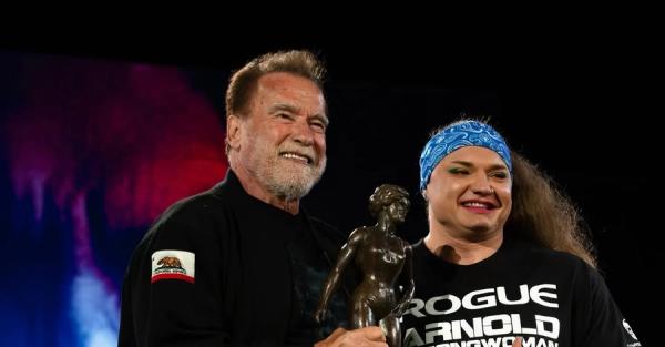 Самая сильная женщина мира Ольга Лящук: Арнольд вручил мне кубок, обнял и поцеловал в щечку Самая сильная женщина мира Ольга Лящук: Арнольд вручил мне кубок, обнял и поцеловал в щечку