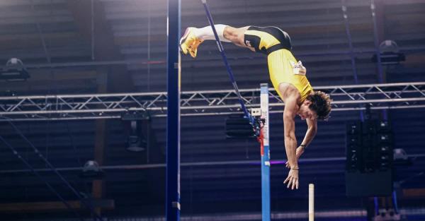 Арман Дюплантіс оновив власний світовий рекорд у стрибках із жердиною