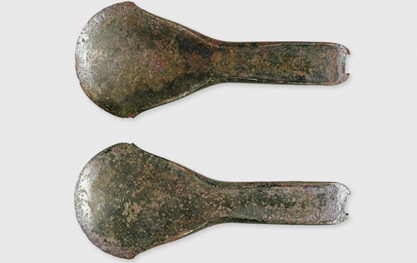 В Швейцарии нашли редкий бронзовый топор возрастом 3500 лет