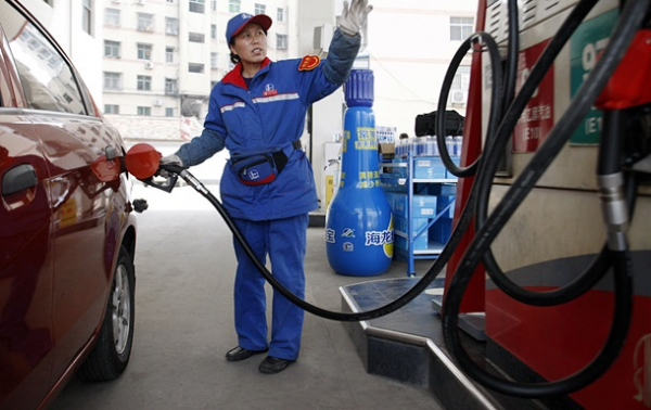 Китай приказал нефтеперерабатывающим заводам прекратить экспорт топлива