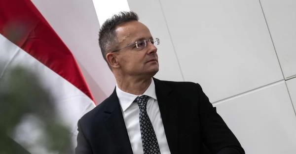 Сійярто звинуватив Україну в атаці на турецький потік 