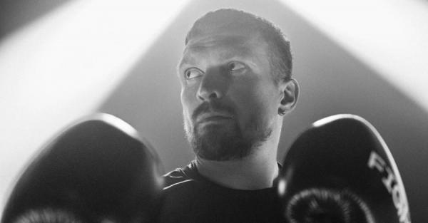 Усик планирует провести три боя до завершения карьеры и назвал соперников  