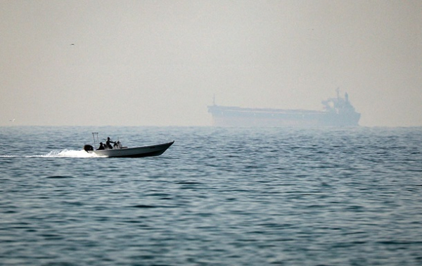 Танкер из Ирака прорвал блокаду Ормузского пролива Танкер из Ирака прорвал блокаду Ормузского пролива