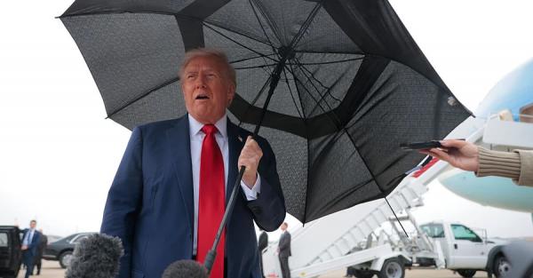 Трамп заявив про блокаду Ормузької протоки з боку США Трамп заявив про блокаду Ормузької протоки з боку США