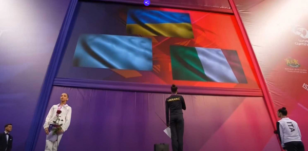 На Кубку світу російська гімнастка демонстративно відвернулася від прапора України – заява УФГ На Кубку світу російська гімнастка демонстративно відвернулася від прапора України – заява УФГ