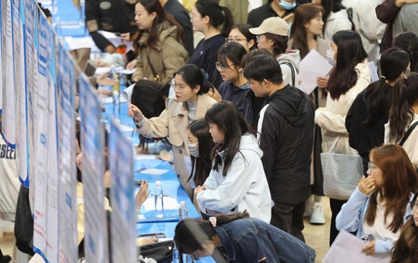 Война в Иране "повысила" уровень безработицы в Китае - СМИ