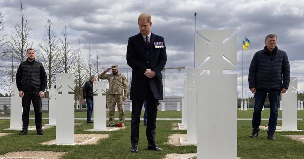 Принц Гаррі, який прибув до Києва, вшанував пам'ять загиблих українських воїнів 