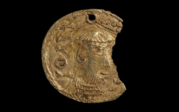 В Великобритании нашли кулон IX века с изображением Иоанна Крестителя В Великобритании нашли кулон IX века с изображением Иоанна Крестителя