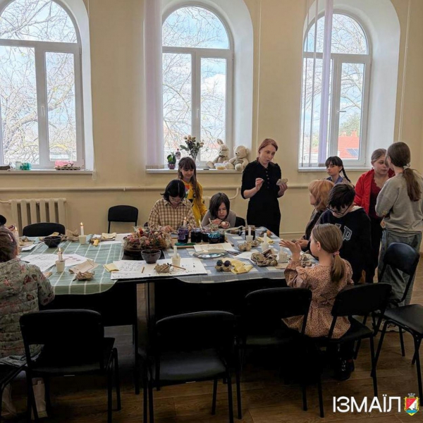 В Ізмаїлі відкрили виставку «Весна малює» в міському центрі культури ім. Петра Чакіра В Ізмаїлі відкрили виставку «Весна малює» в міському центрі культури ім. Петра Чакіра