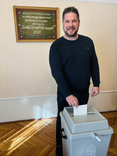 На виборах в Угорщині провладний мер проголосував за опозицію 