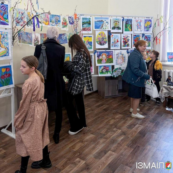 В Ізмаїлі відкрили виставку «Весна малює» в міському центрі культури ім. Петра Чакіра В Ізмаїлі відкрили виставку «Весна малює» в міському центрі культури ім. Петра Чакіра