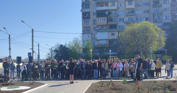 У 40-ві роковини аварії на ЧАЕС в Ізмаїлі поклали квіти до памʼятного знака ліквідаторам