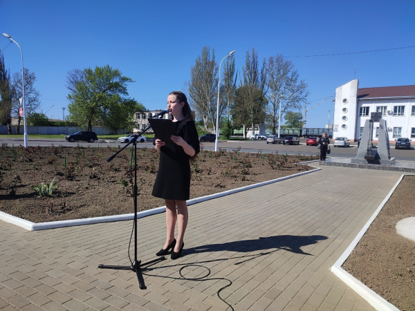 У 40-ві роковини аварії на ЧАЕС в Ізмаїлі поклали квіти до памʼятного знака ліквідаторам