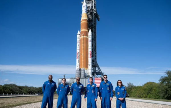 Уперше за 50 років: астронавти NASA вирушили до Місяця