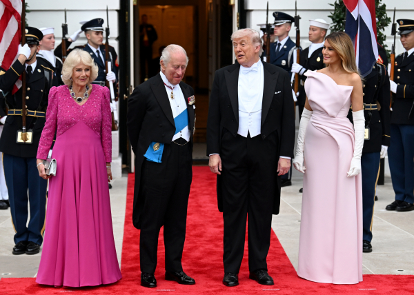 Прийом на честь короля: Меланія - в Dior, серед гостей - мільярдери, на десерт - торт у формі вулика 