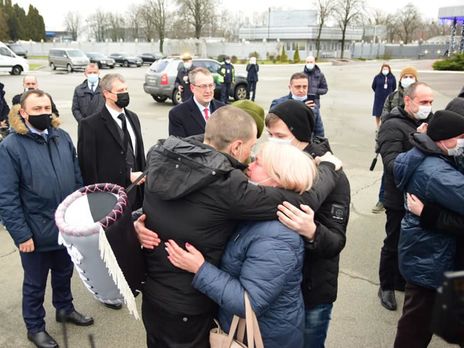 В Украину вернулись четверо моряков, осужденных в Ливии 