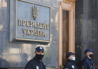     Новости Киева - возле Офиса президента усилили охрану територии - последние новости    