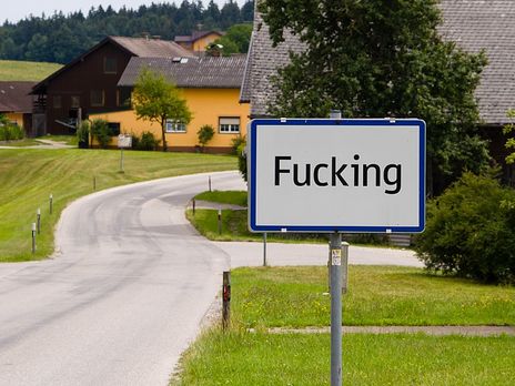 Австрийское село Fucking сменит название из-за насмешек и кражи дорожных знаков