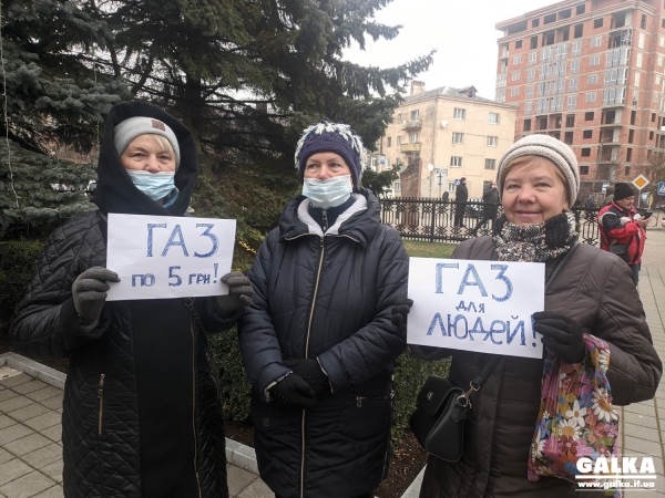 В нескольких городах Украины сегодня перекрывают дороги и пикетируют горсоветы из-за тарифов на газ