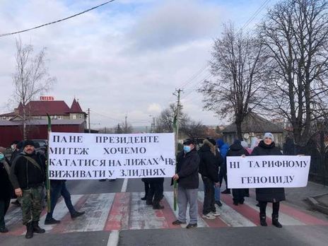 В нескольких городах Украины сегодня перекрывают дороги и пикетируют горсоветы из-за тарифов на газ