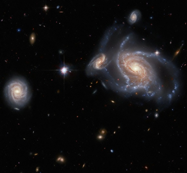 Hubble зафиксировал на одном снимке четыре спиральные галактики
